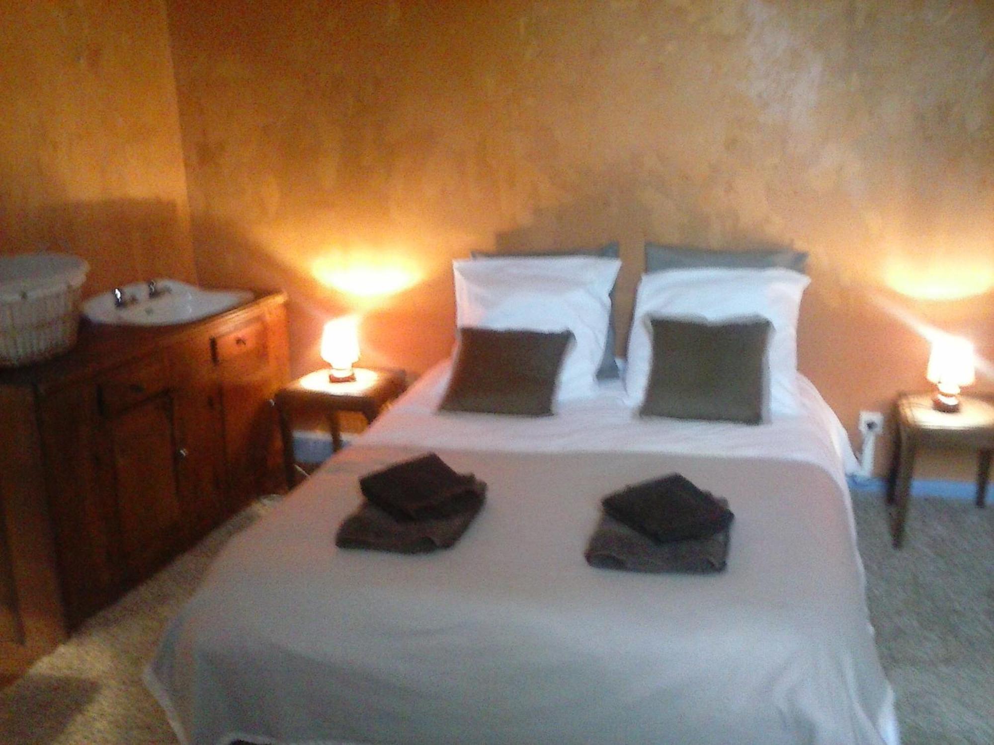 Les Gites Du Couvent Alternatif Camlez Room photo